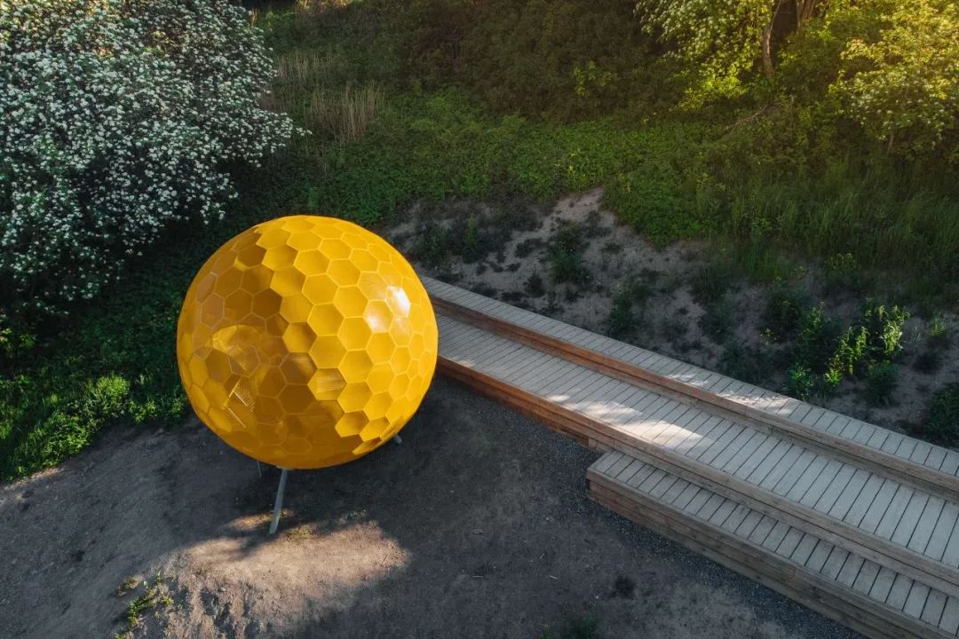瑞典觀景台與球形兒童遊樂場Vårbergstoppen／AndrénFogelström