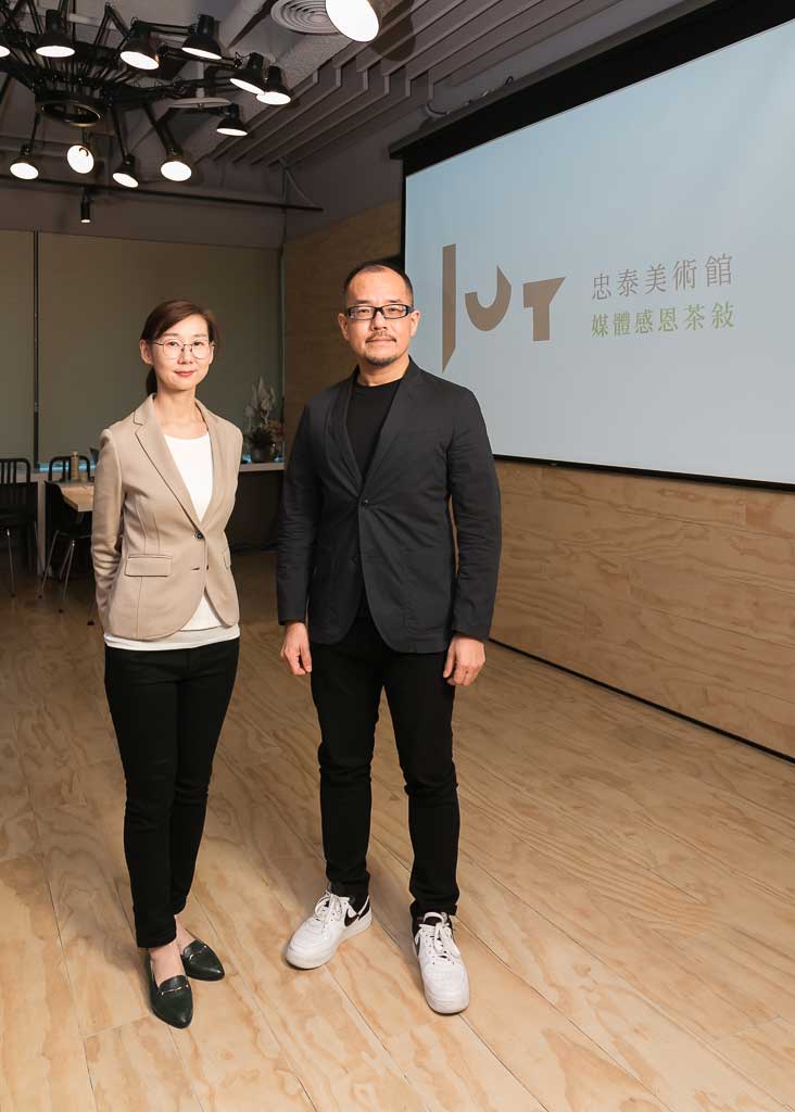 忠泰基金會執行長李彥良（右）與忠泰美術館總監黃姍姍（左）©忠泰美術館