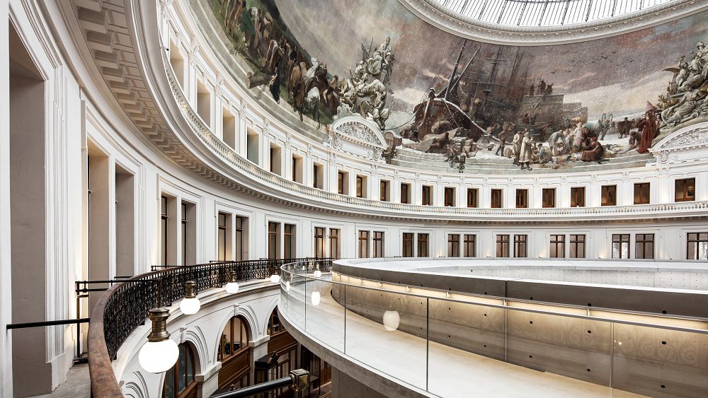 巴黎皮諾私人美術館翻轉百年古蹟！安藤忠雄以清水模設計混搭古典藝術建築