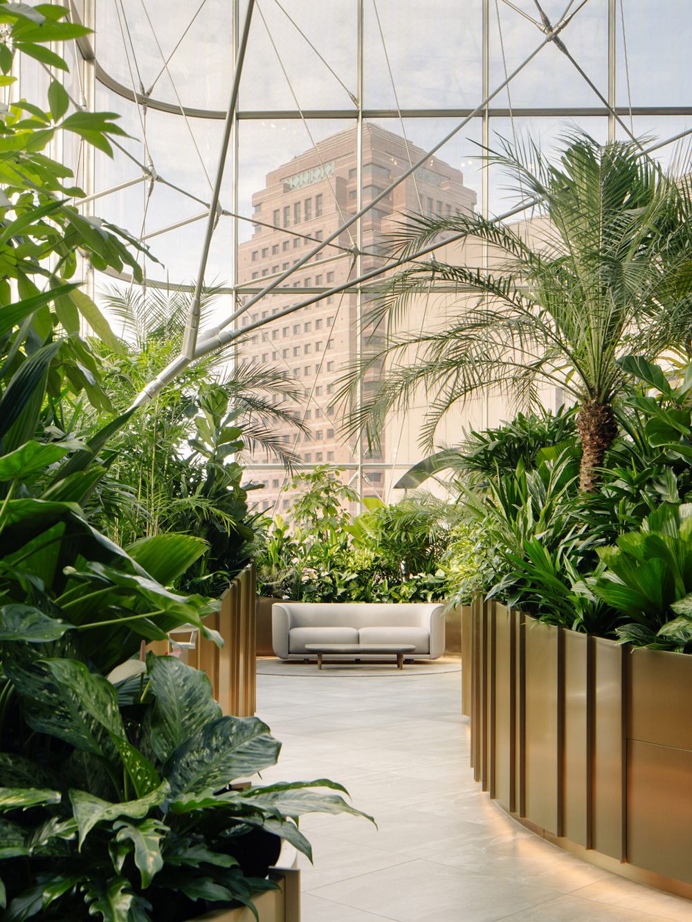 新加坡花旗銀行財富中心空間設計！銀行辦公室變身絕美溫室熱帶花園