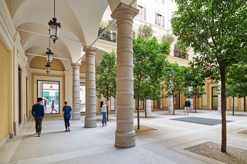 義大利羅馬全新Apple Store！藏身19世紀古蹟融合藝術、庭院、工作坊的Apple直營店