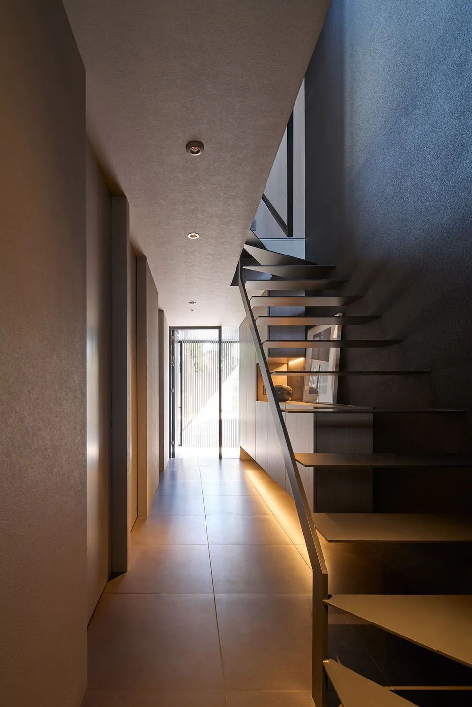 樓梯間，東京GRACE私人住宅／APOLLO一級建築士事務所