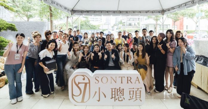 SONTRA小聰頭水晶旗艦店開幕吸引眾多會員與民眾熱情參與,現場人潮絡繹不絕,展現品牌六年來透過直播累積的高人氣與會員支持 SONTRA小聰頭水晶旗艦店開幕吸引眾多會員與民眾熱情參與,現場人潮絡繹不絕,展現品牌六年來透過直播累積的高人氣與會員支持