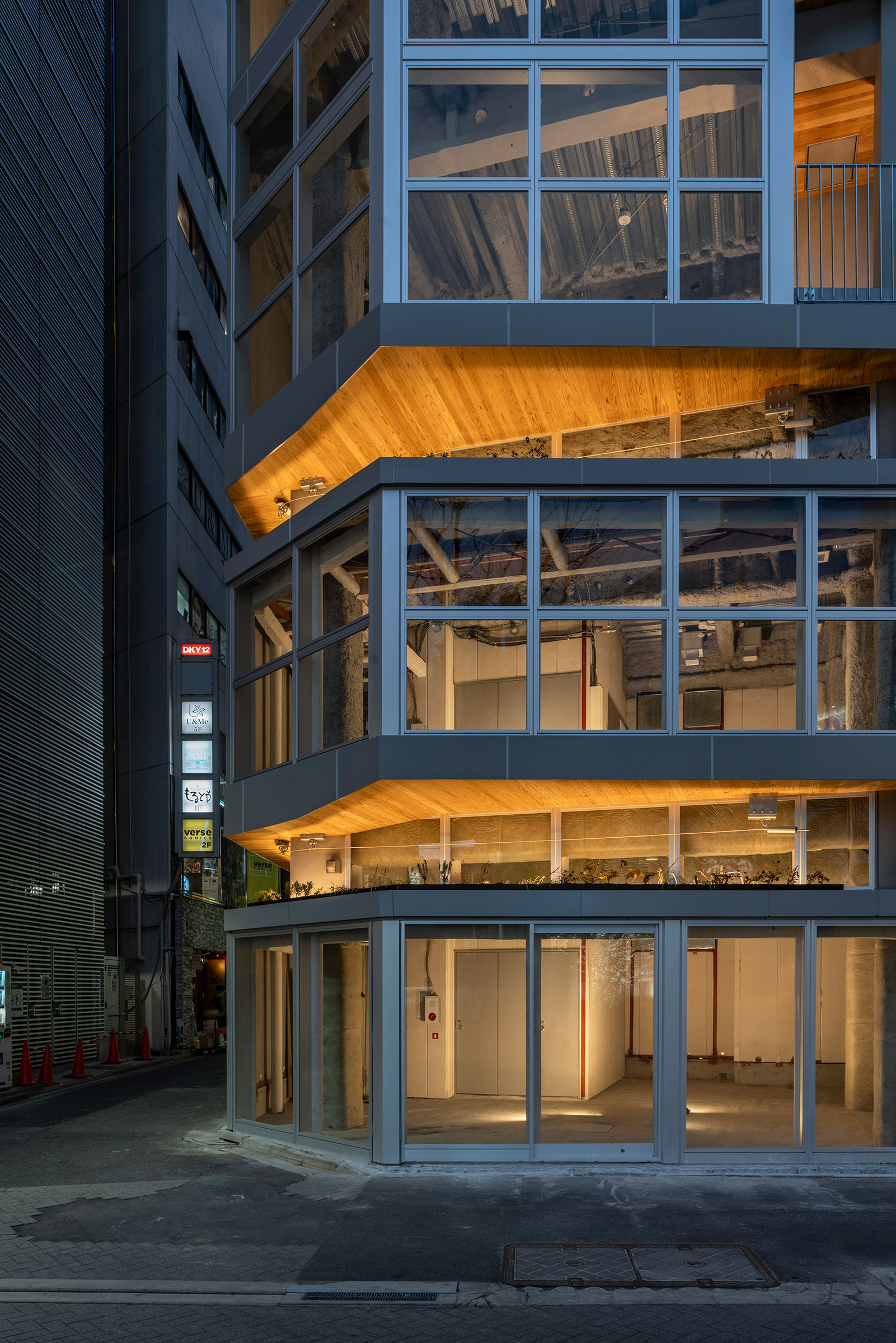 自東南側觀察低樓層夜景©Tororo Studio 中村 Mayu