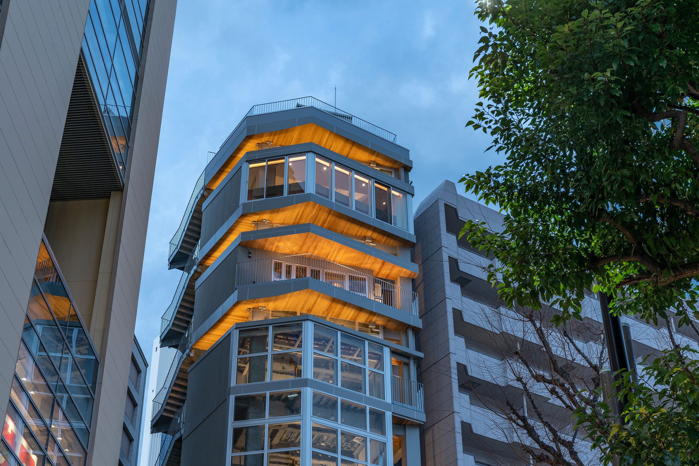 自南側仰望高樓層夜景 ©Tororo Studio 中村 Mayu